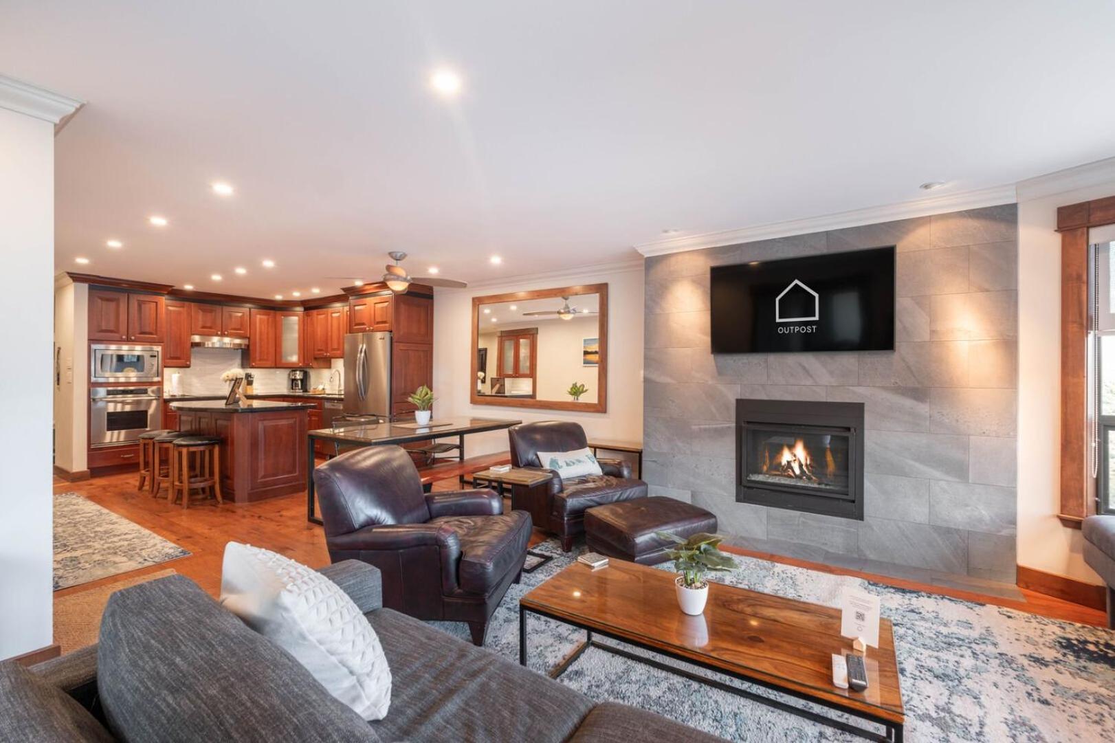 Greyhawk By Outpost Whistler Villa Екстериор снимка